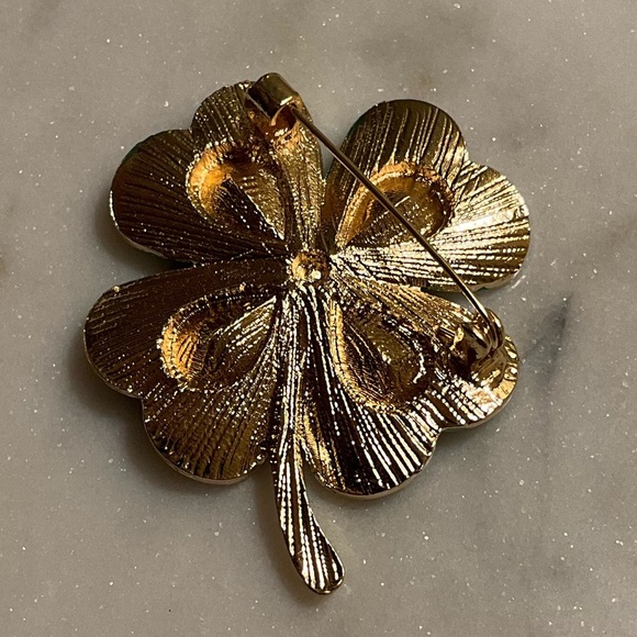St. Patrick’s Day Clover Broach Pin - Picture 3 of 3